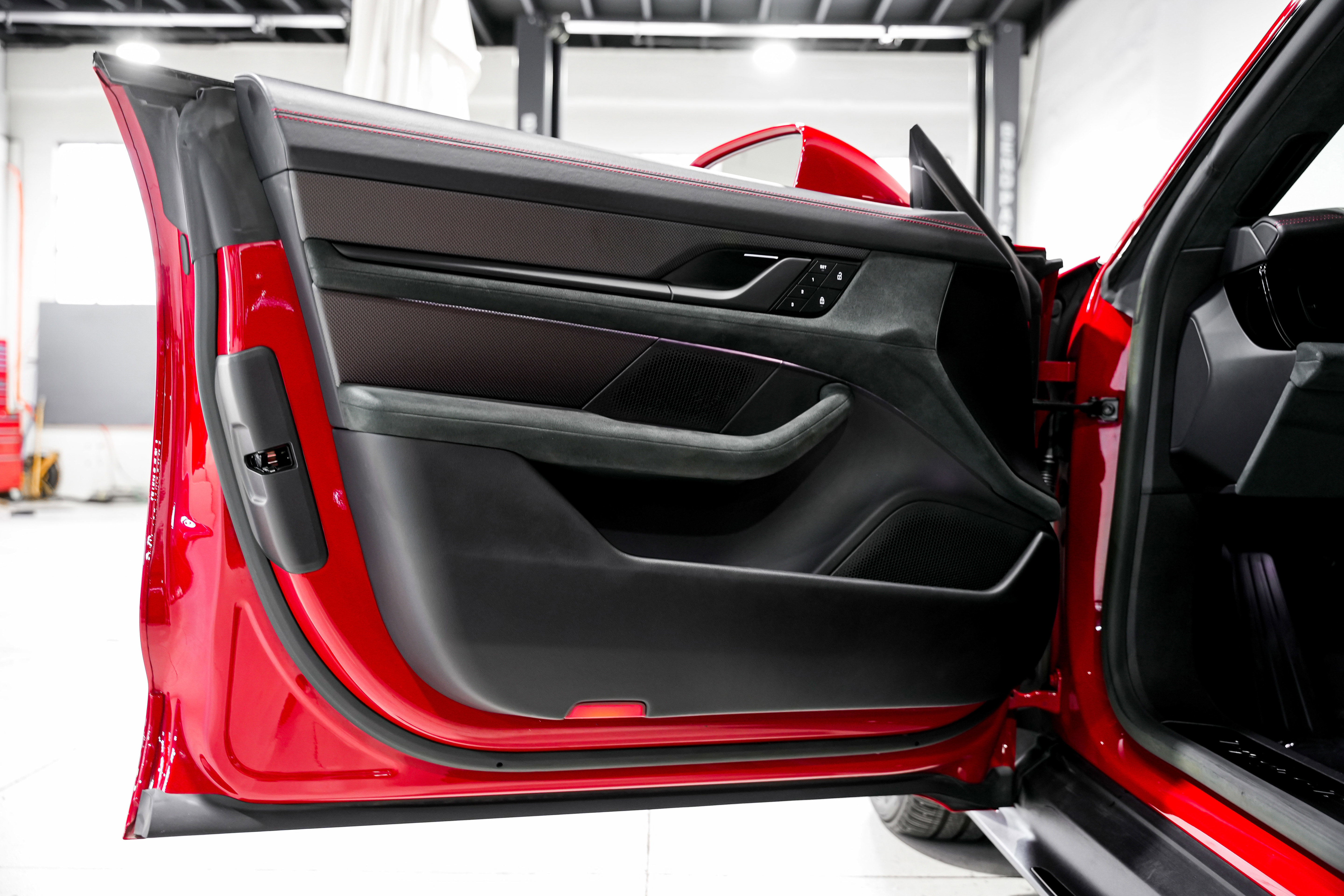 Used 2023 Porsche Taycan GTS image 23