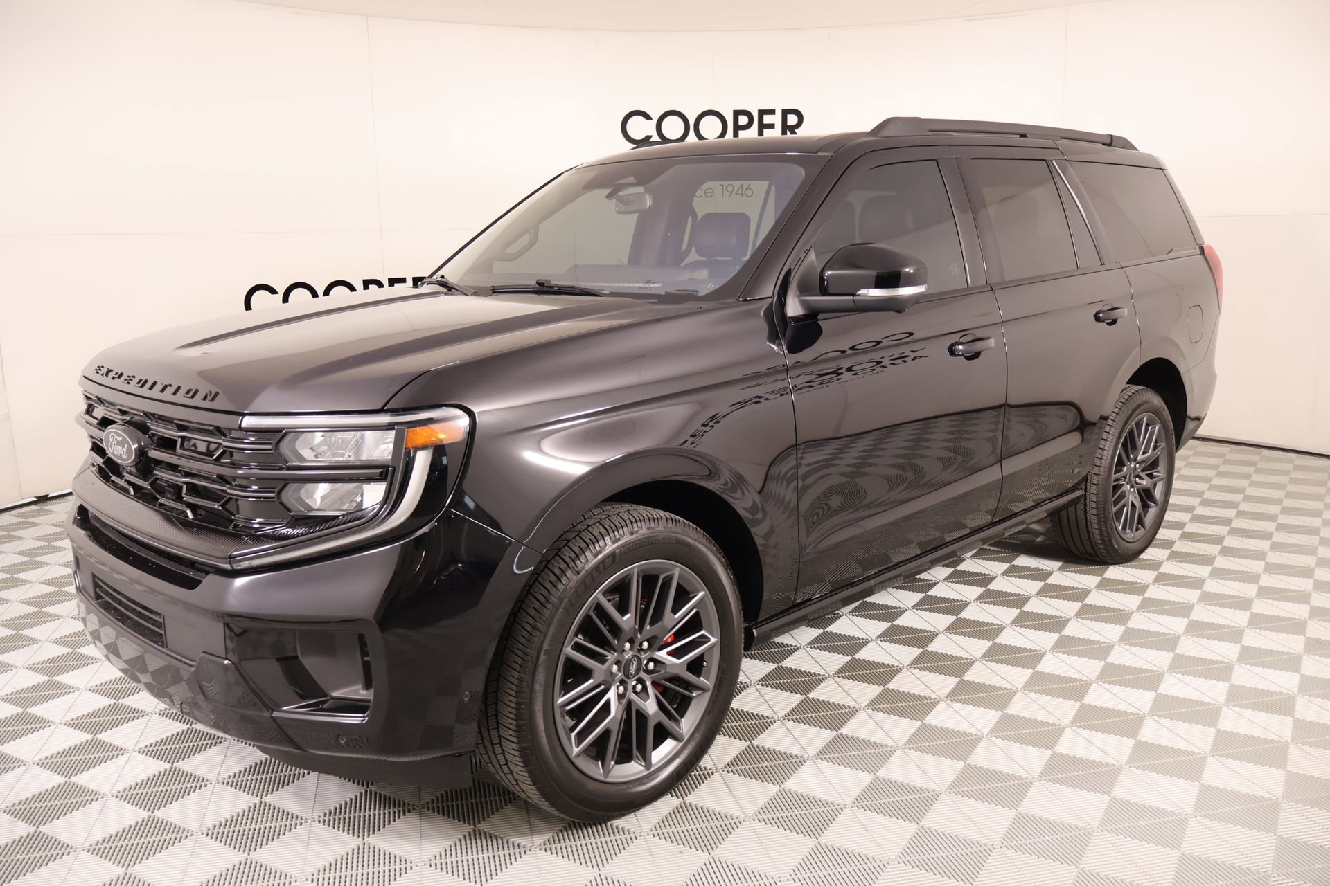 Used 2025 Ford Expedition Platinum w/ Stealth Performance Package AWD/4WD image 11