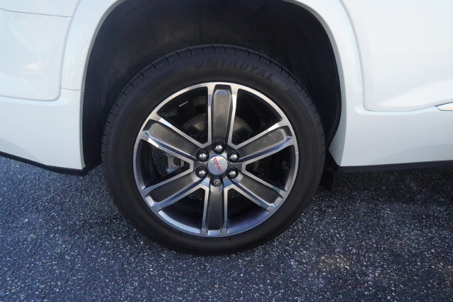 Used 2017 GMC Acadia Denali w/ Technology Package FWD image 33