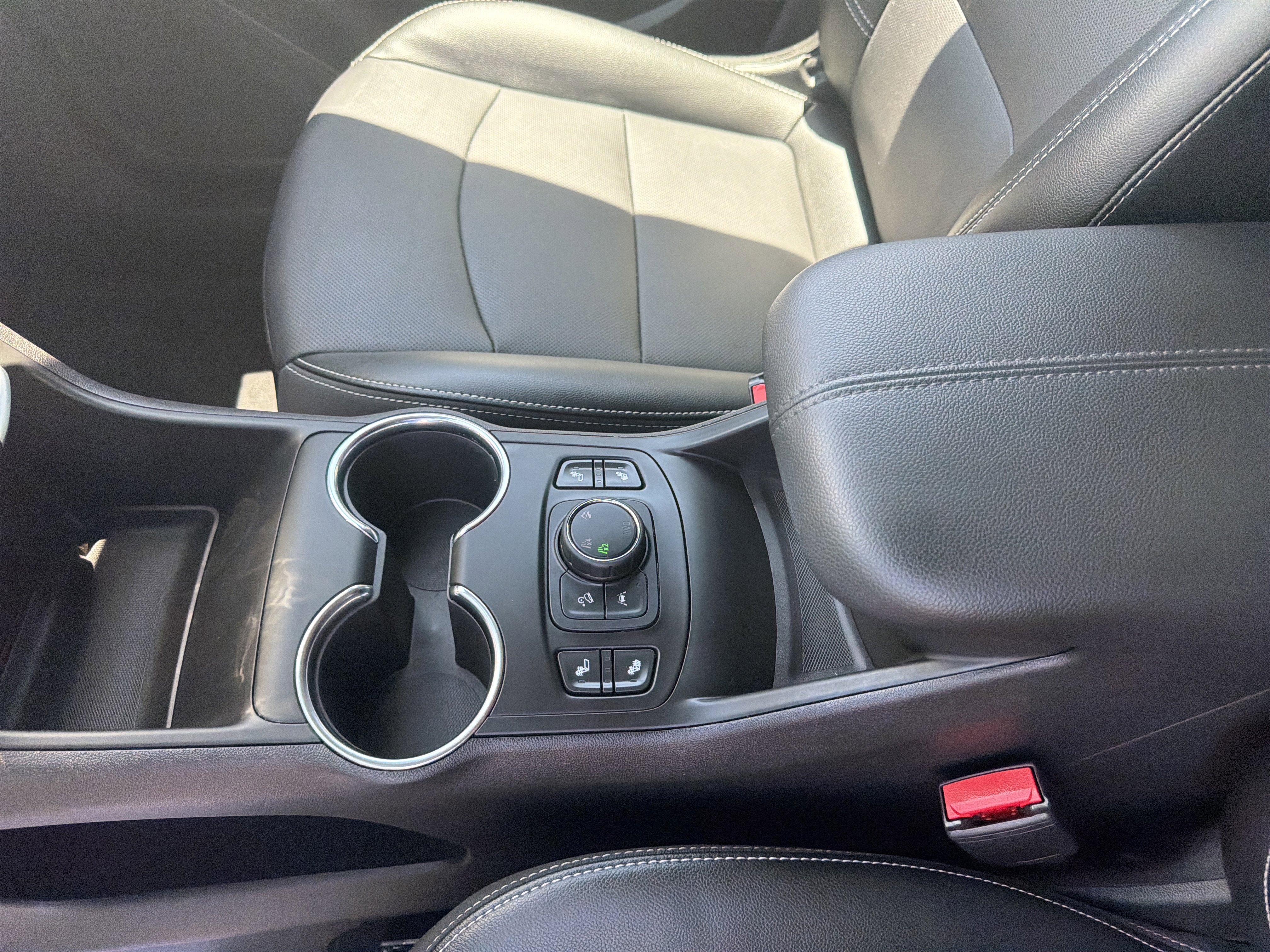 Used 2024 GMC Terrain SLT AWD/4WD image 46