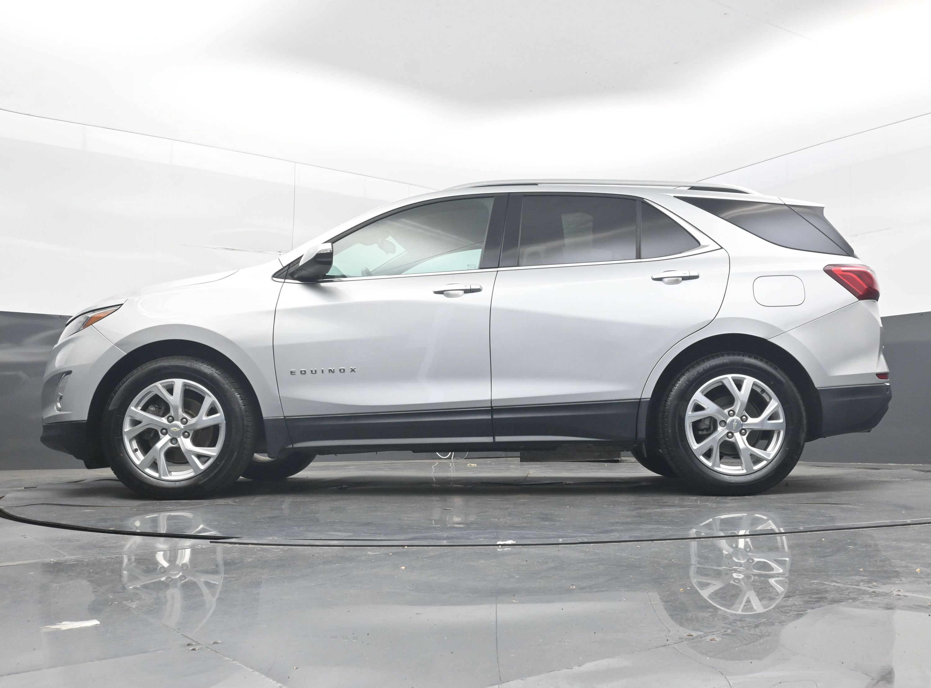 Used 2019 Chevrolet Equinox LT w/ Sun & Navigation Package FWD image 30