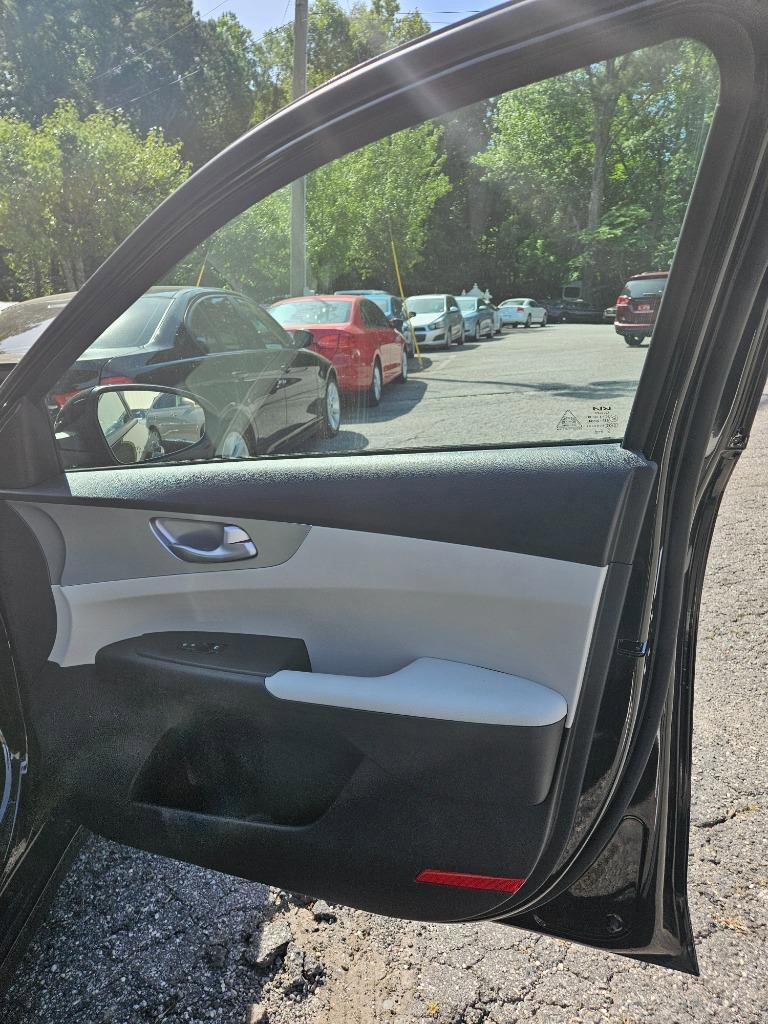 Used 2023 Kia Forte LXS image 22