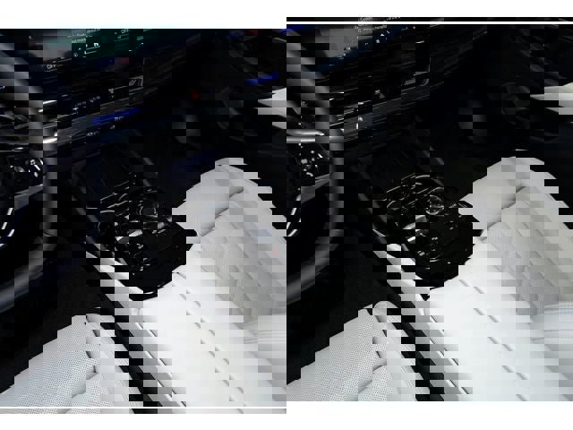 Used 2025 BMW 530i xDrive image 61