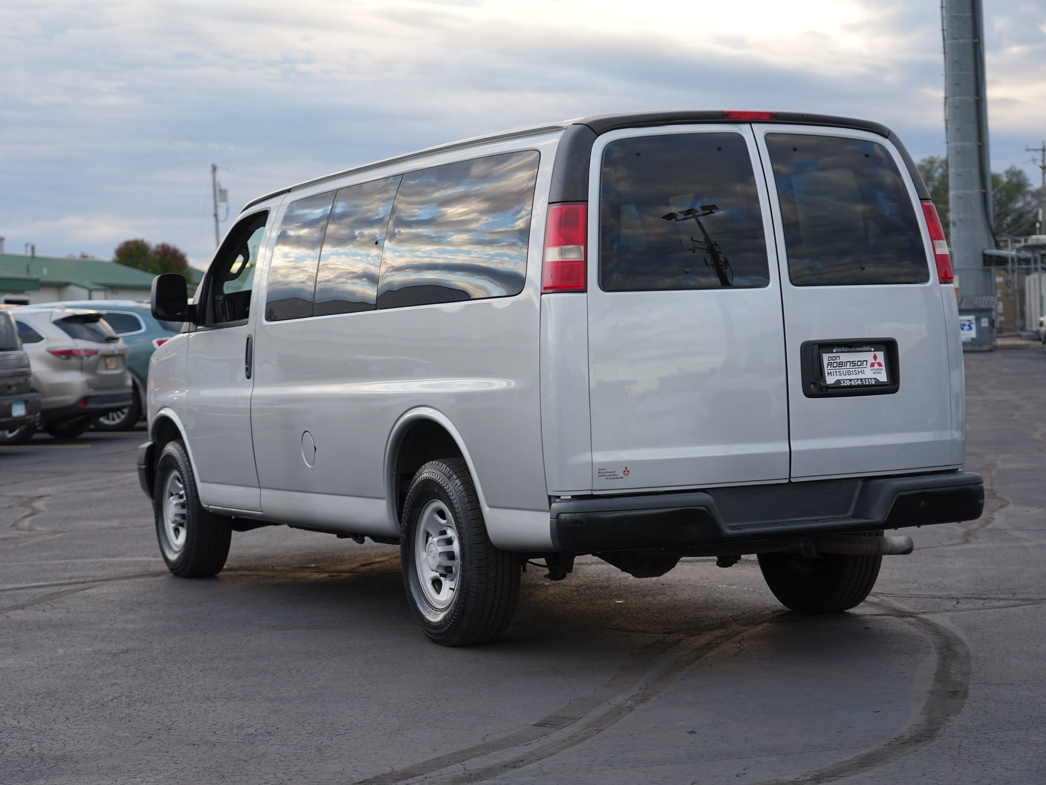 Used 2018 Chevrolet Express 2500 LS w/ Driver Convenience Package RWD image 6