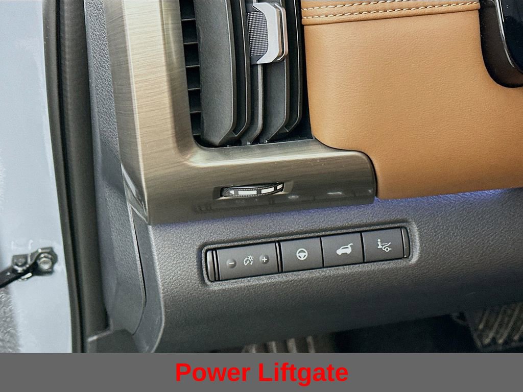 Used 2024 Nissan Pathfinder Platinum w/ Cargo Package image 16