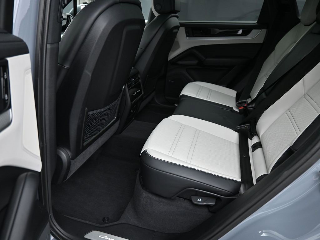 Used 2025 Porsche Cayenne S image 22