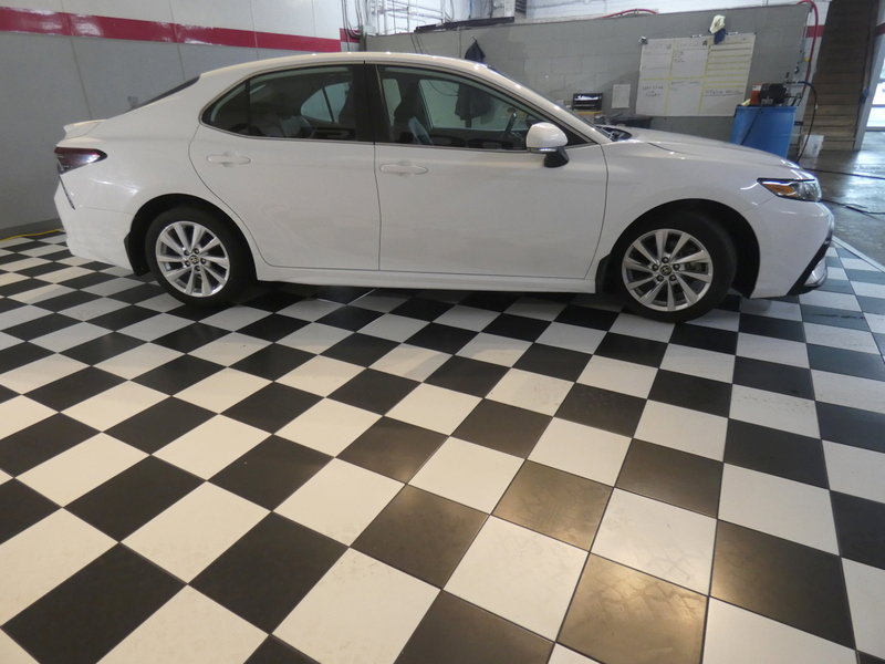Used 2023 Toyota Camry SE image 4