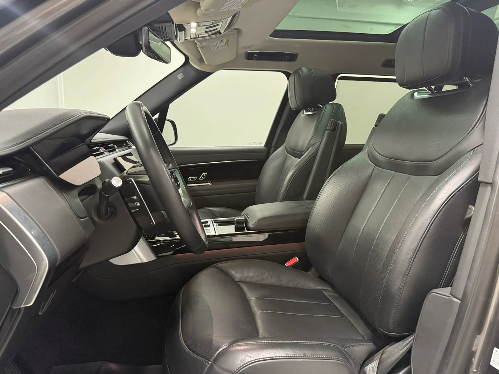 Used 2023 Land Rover Range Rover Long Wheelbase SE AWD/4WD image 13