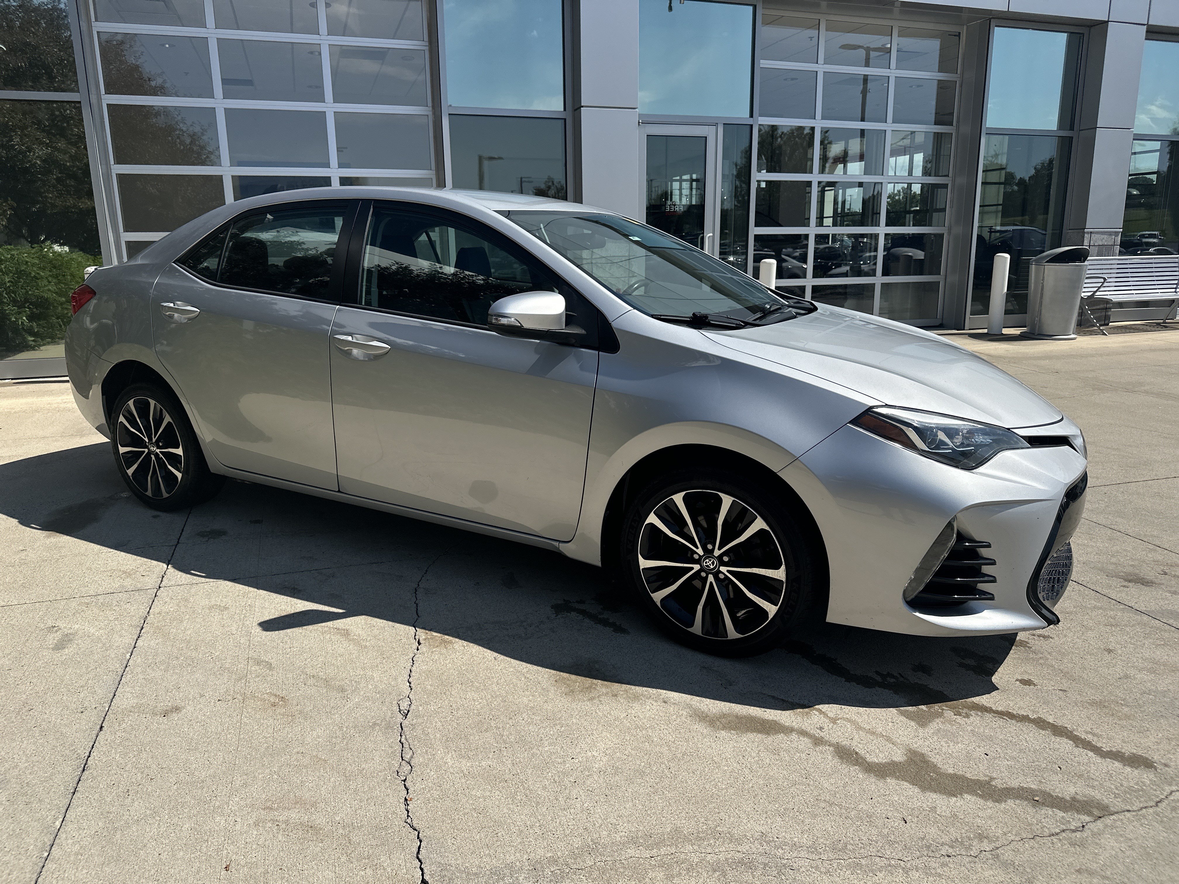 Used 2017 Toyota Corolla SE w/ Carpet Mat Package (TMS) FWD video 2