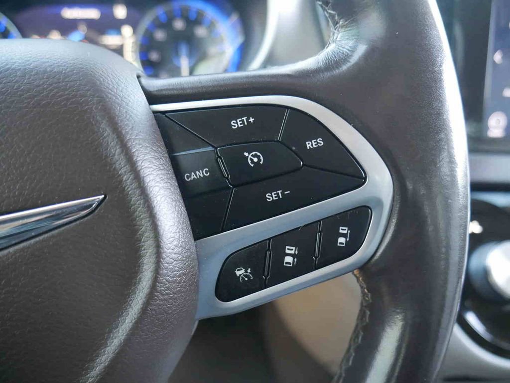 Used 2019 Chrysler Pacifica Touring-L w/ Advanced Safetytec Group image 37