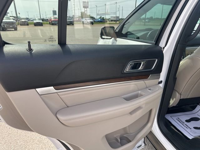 Used 2018 Ford Explorer Limited w/ Equipment Group 301A FWD image 29