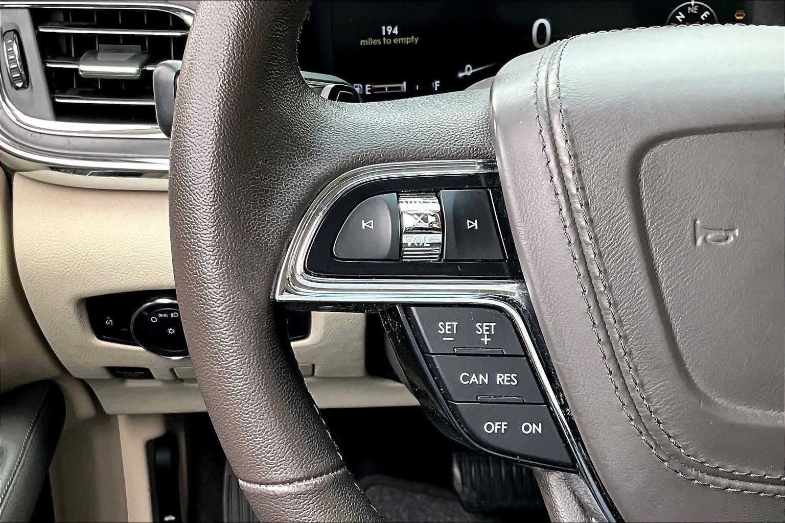 Used 2017 Lincoln Continental Premiere image 24