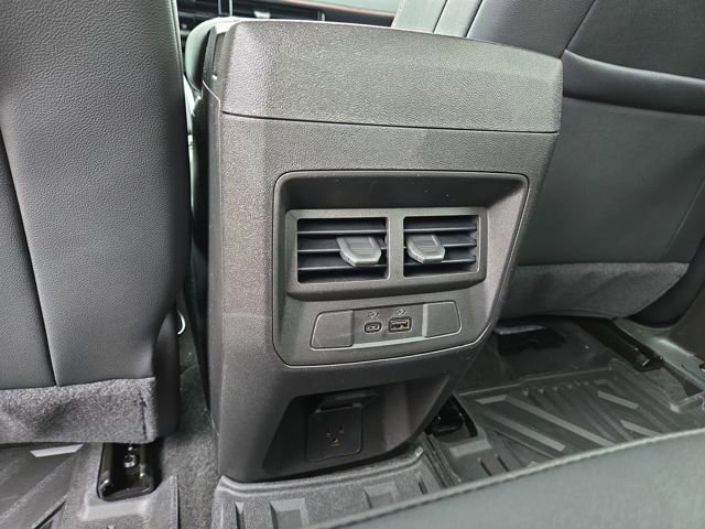 Used 2026 Chevrolet Colorado Z71 w/ Technology Package AWD/4WD image 30