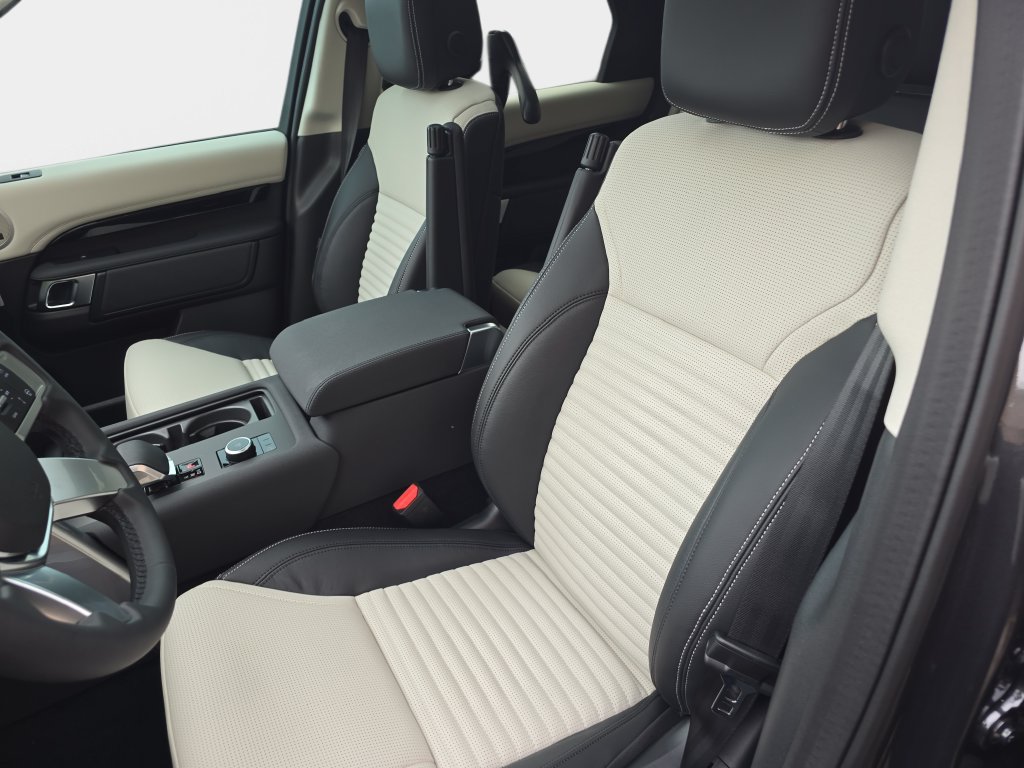 New 2026 Land Rover Discovery S AWD/4WD image 12