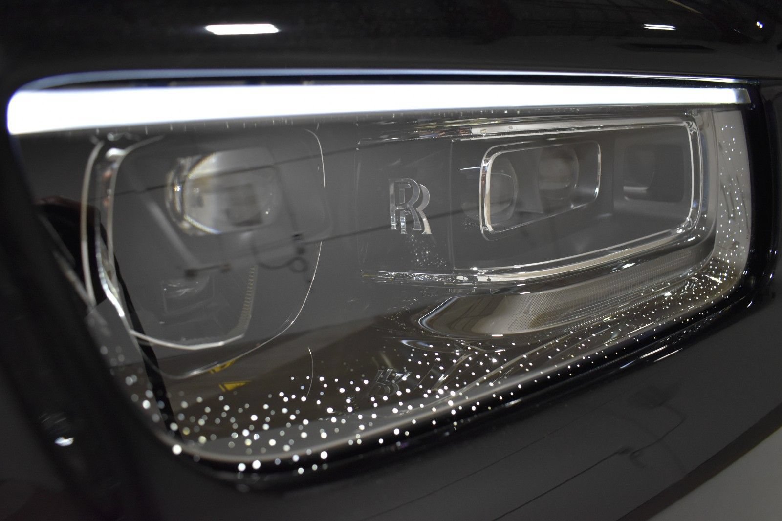 New 2027 Rolls-Royce Phantom Sedan RWD image 17