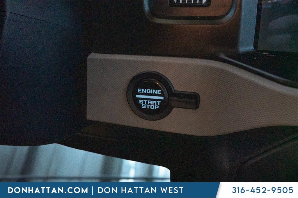 Used 2023 Ford Bronco Wildtrak image 9