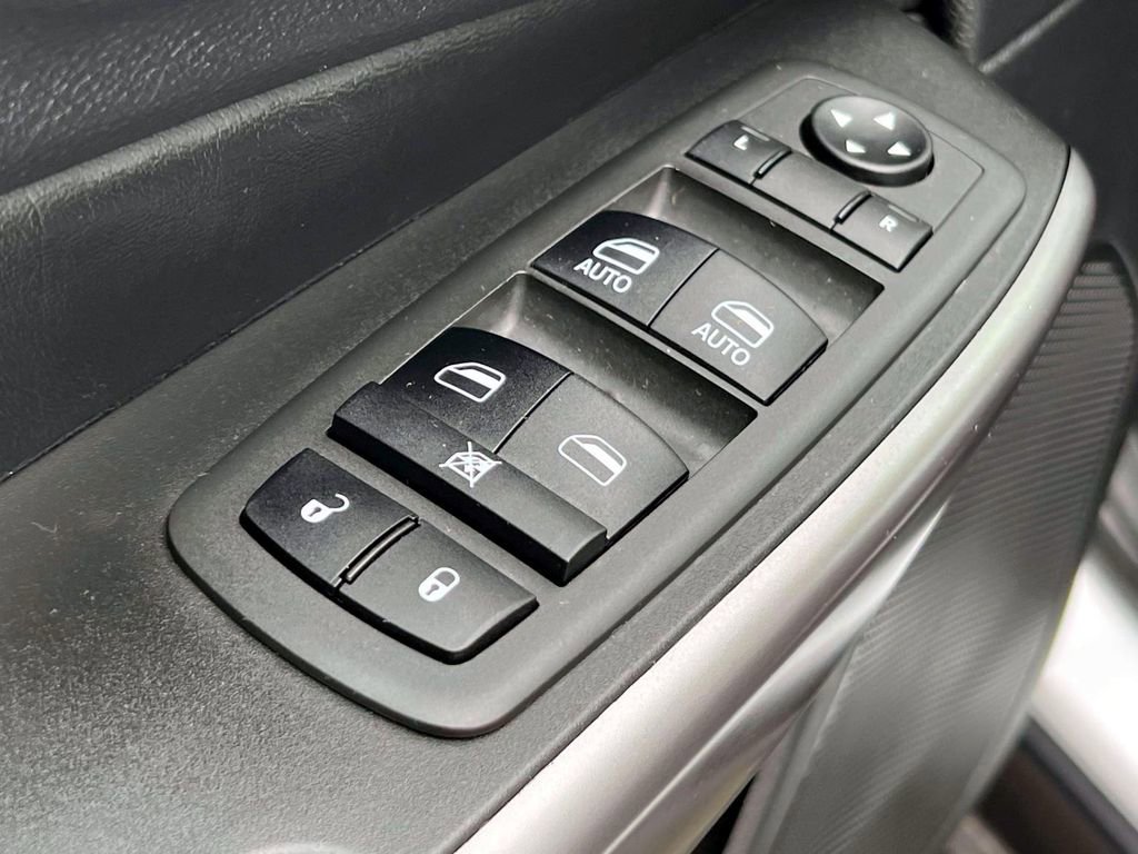 Used 2022 Jeep Cherokee Limited image 16