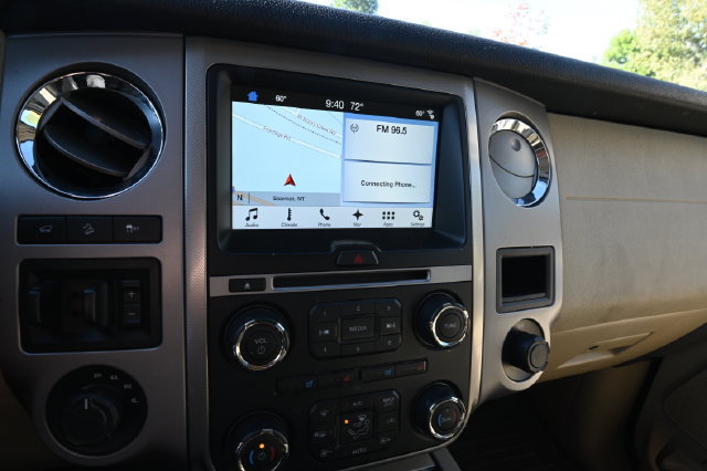 Used 2017 Ford Expedition XLT w/ Equipment Group 202A AWD/4WD image 13