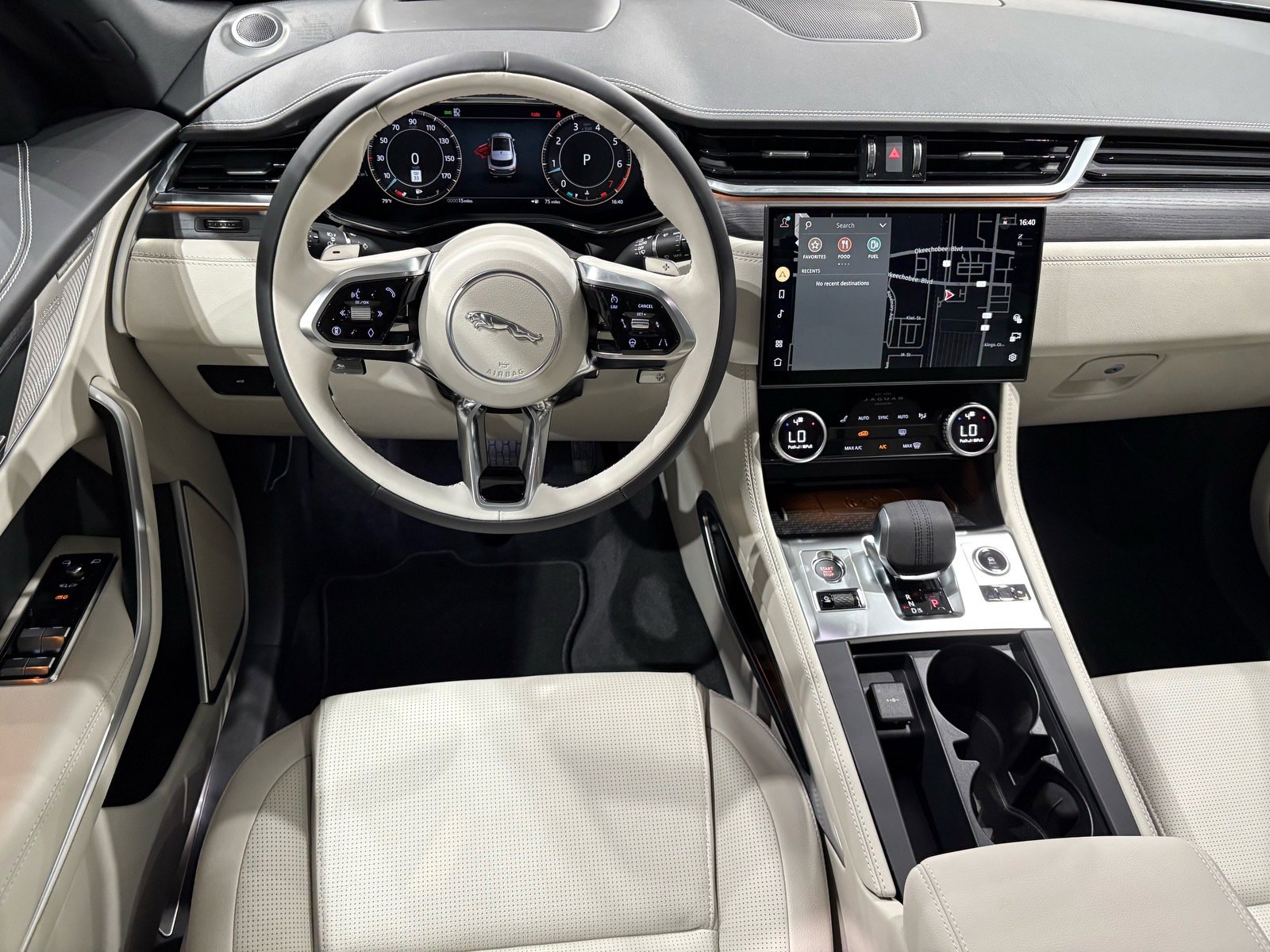 New 2026 Jaguar F-PACE R-Dynamic S image 10