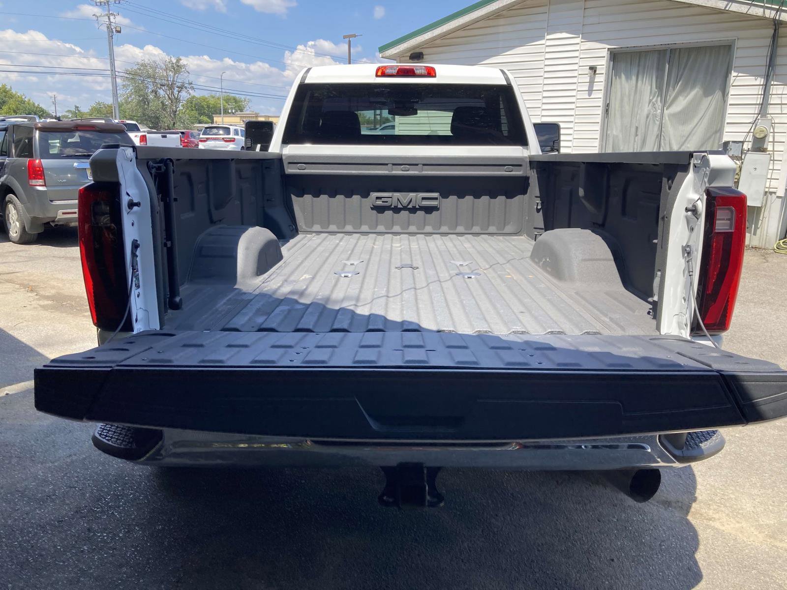 Used 2024 GMC Sierra 3500 SLE w/ SLE Convenience Package image 8