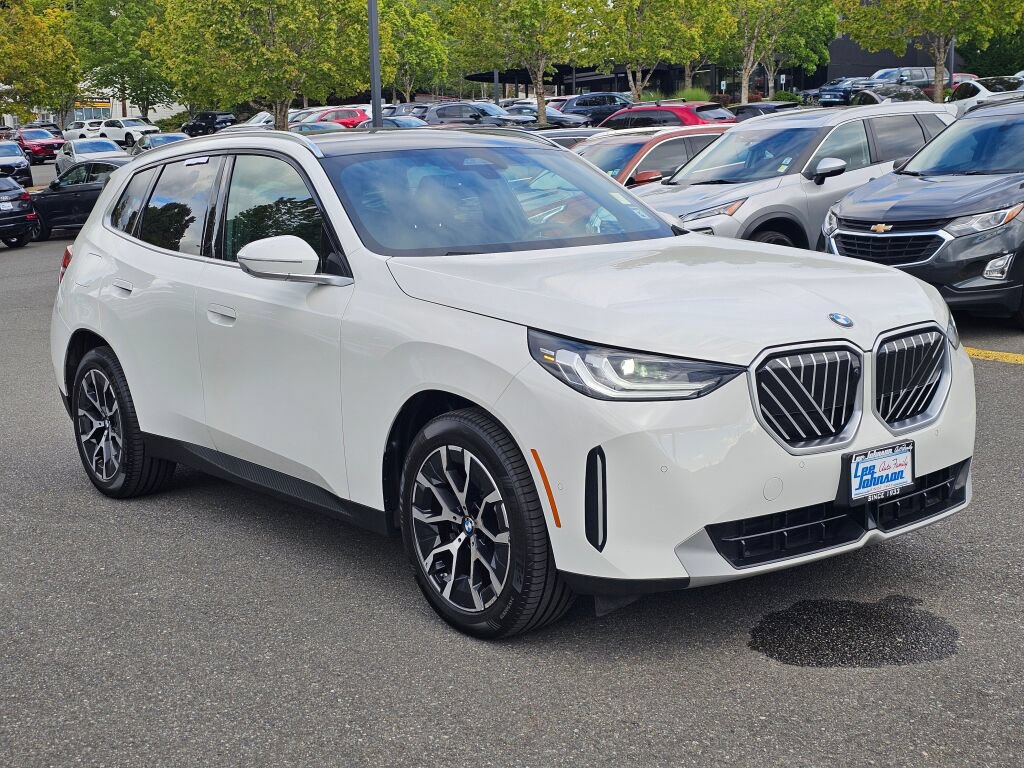 Used 2025 BMW X3 xDrive30i AWD/4WD image 3