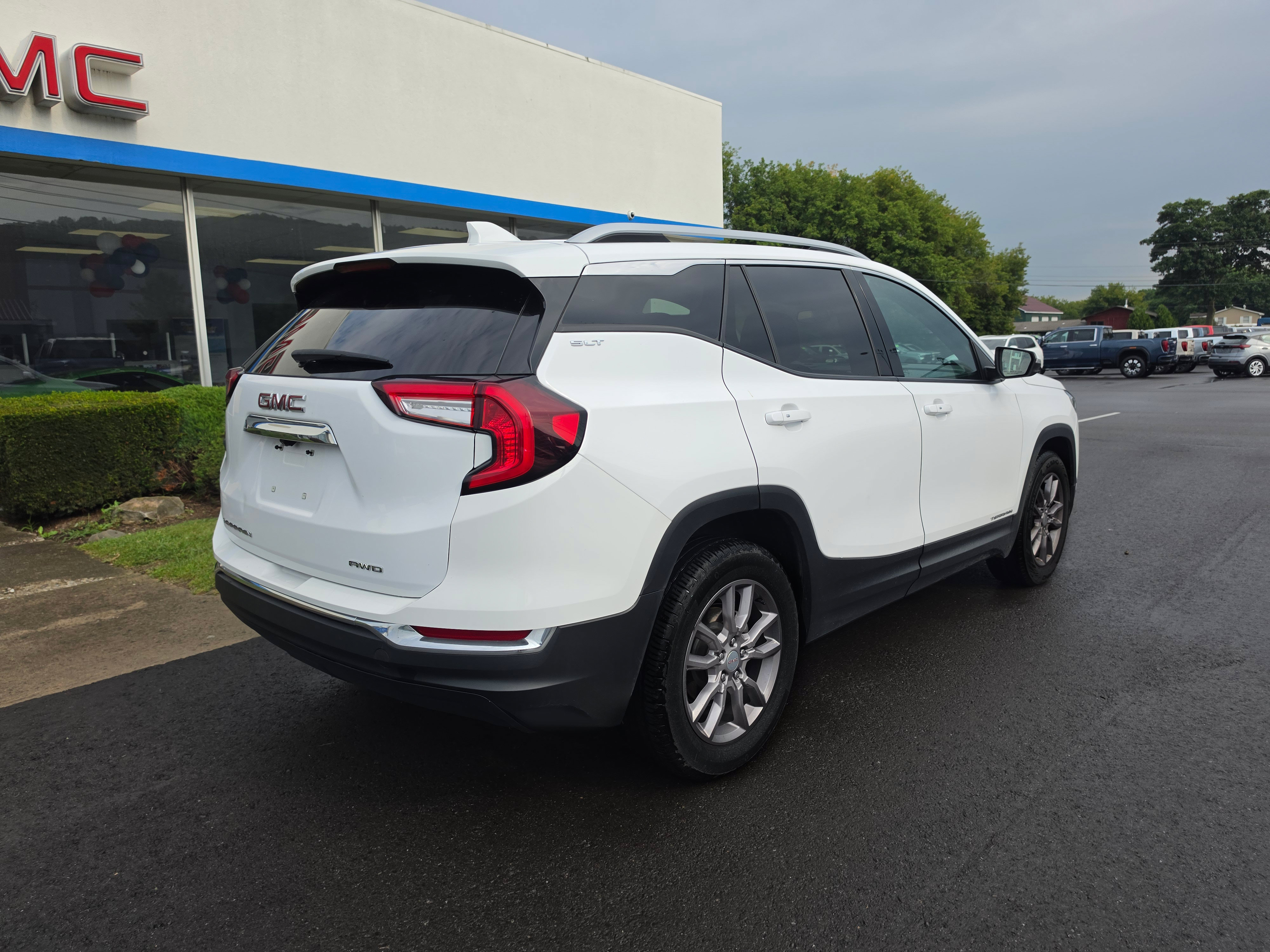 Used 2024 GMC Terrain SLT AWD/4WD video 3