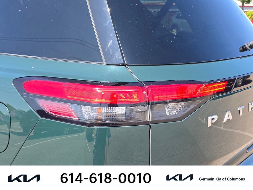 Used 2023 Nissan Pathfinder Platinum AWD/4WD image 15