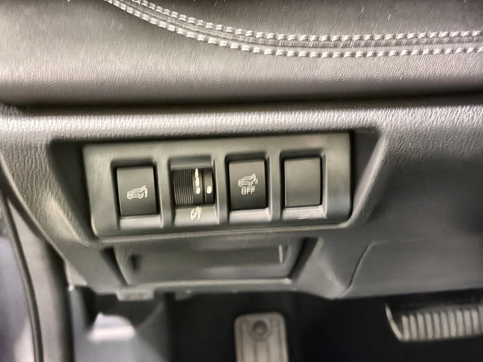 Used 2023 Subaru Outback Limited image 32