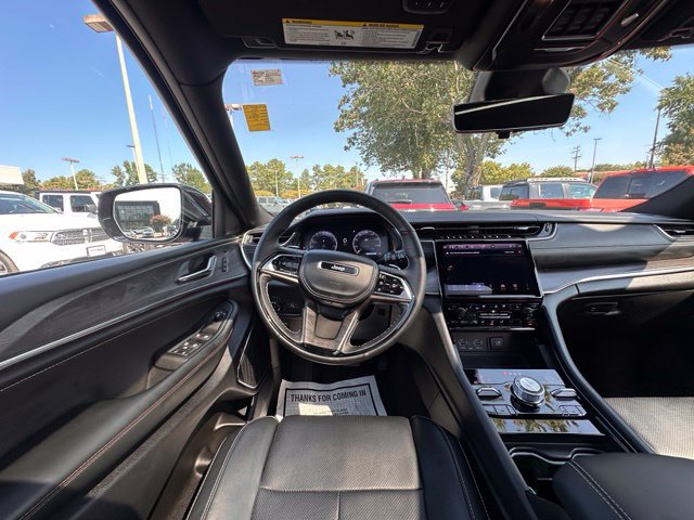 Used 2025 Jeep Grand Cherokee Overland w/ Adv Protech Group III AWD/4WD image 18
