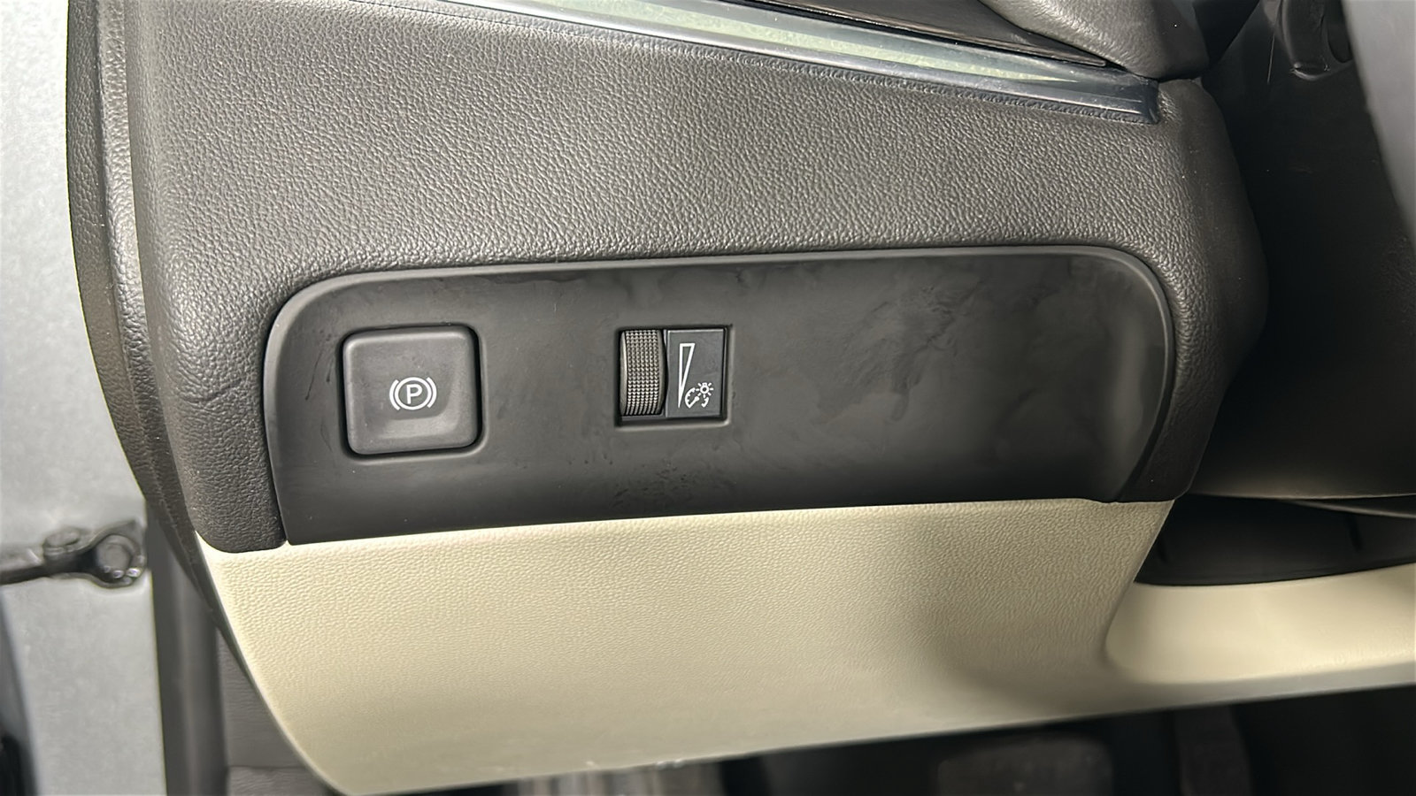 Used 2023 Buick Enclave Essence w/ Experience Buick Package AWD/4WD image 24