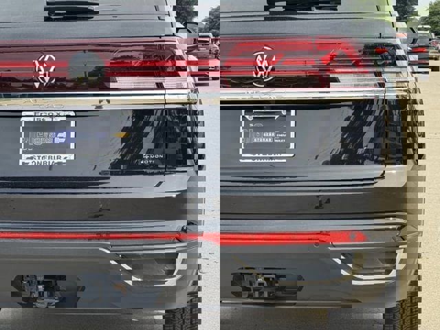 Used 2025 Volkswagen Atlas Cross Sport SE AWD/4WD image 7