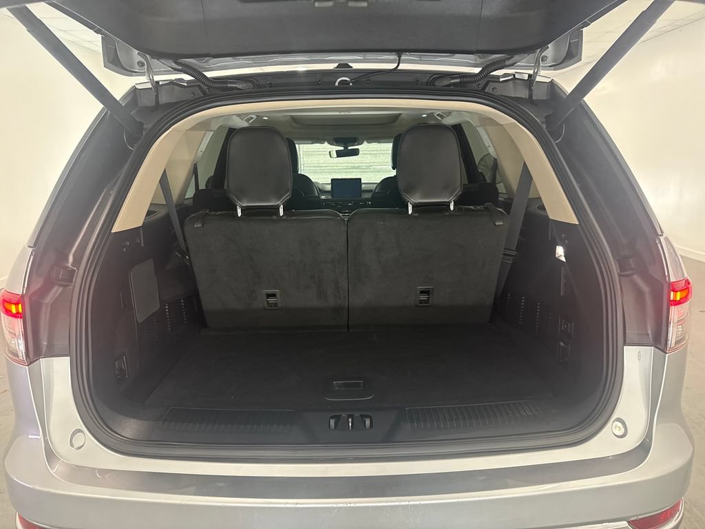 Used 2023 Lincoln Aviator 2WD w/ Premium Package image 8