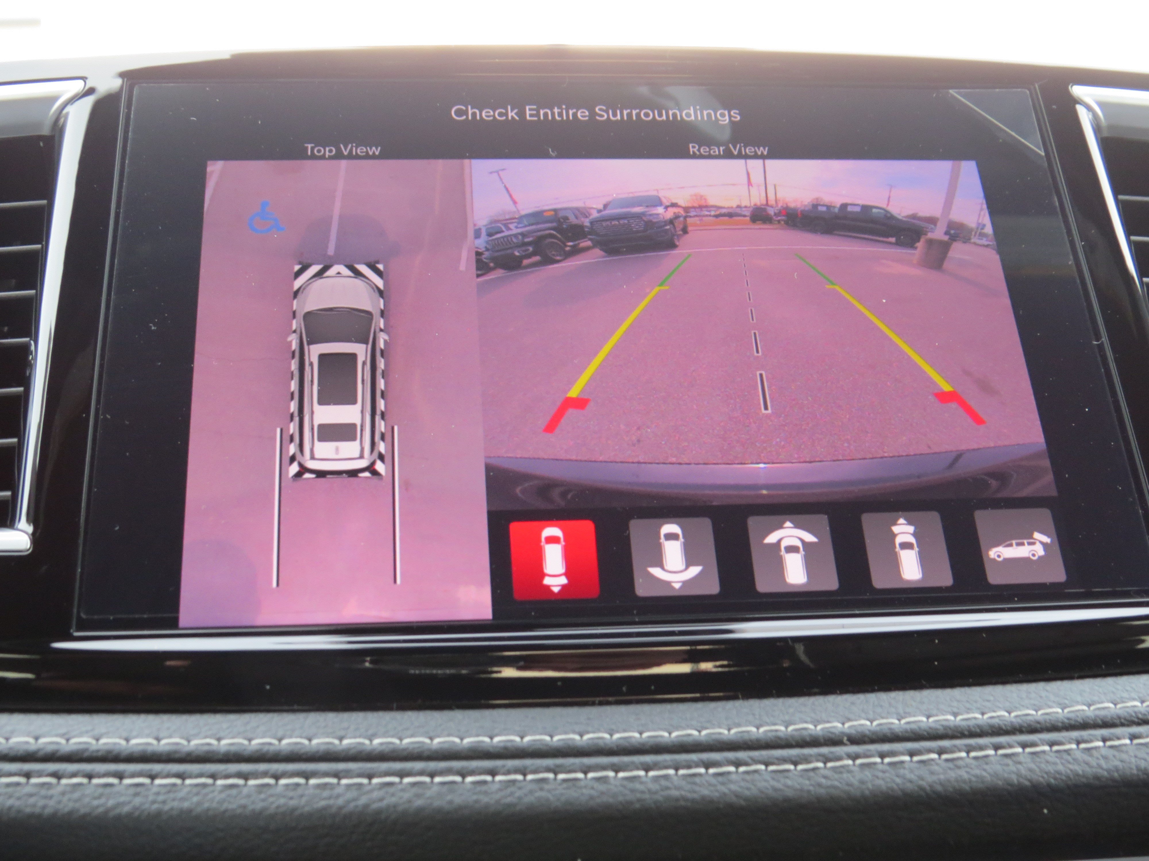 New 2026 Chrysler Pacifica Limited FWD image 31