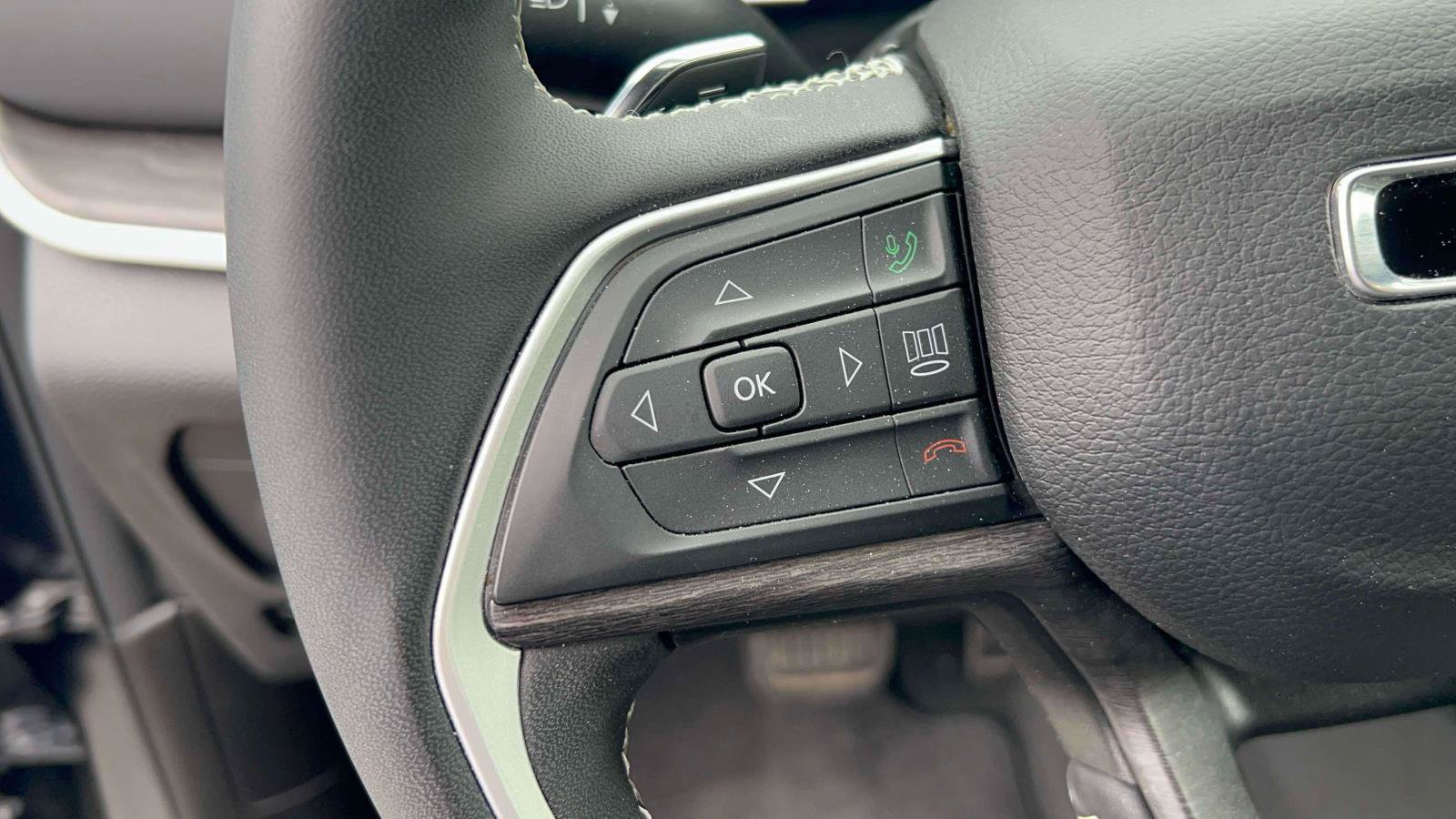Used 2024 Jeep Grand Cherokee Limited AWD/4WD image 19