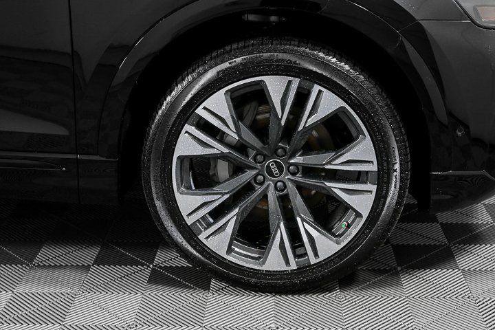 Used 2025 Audi Q8 Premium AWD/4WD image 38
