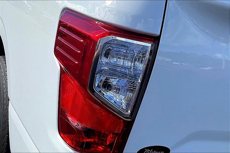 Used 2023 Nissan Titan SV image 32