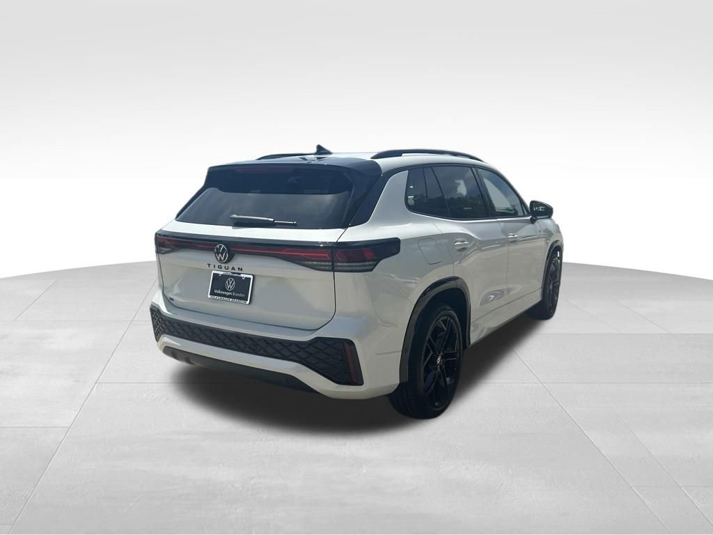 New 2026 Volkswagen Tiguan SE R-Line FWD image 5