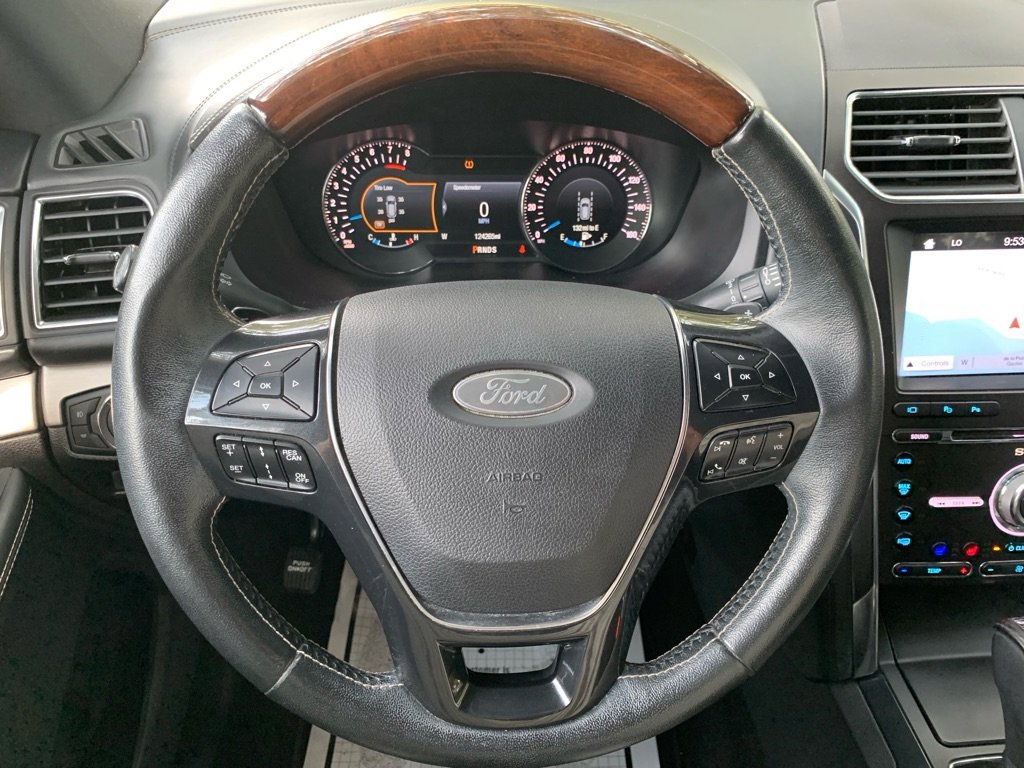 Used 2018 Ford Explorer Platinum image 16