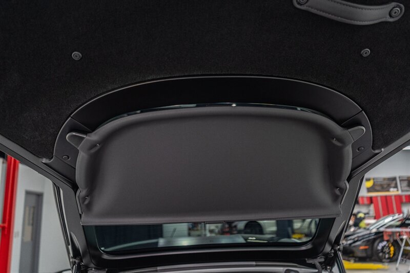 Used 2023 Aston Martin V8 Vantage Coupe RWD image 33