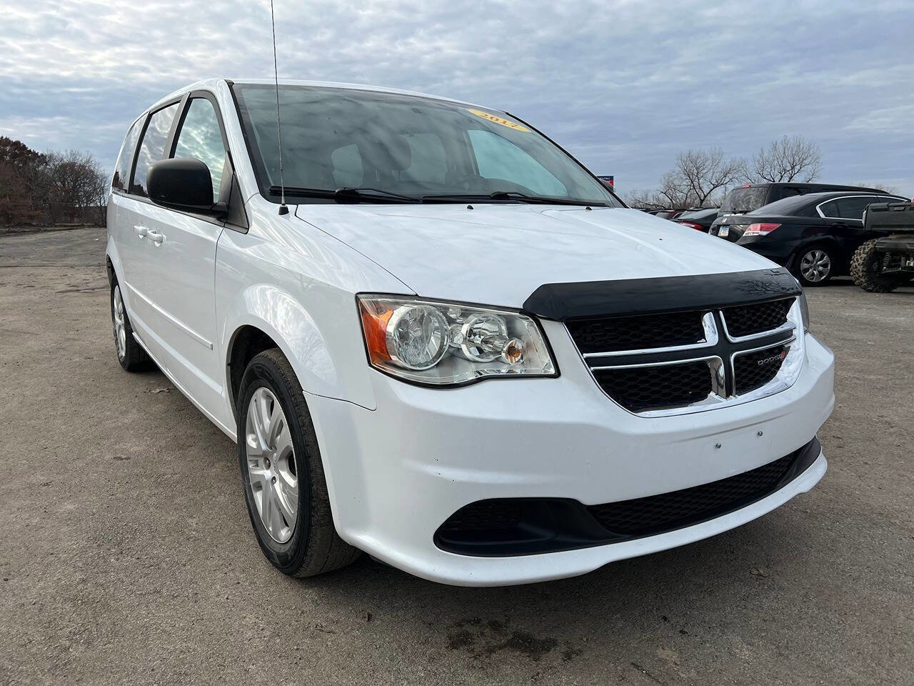 Used 2017 Dodge Grand Caravan SE image 4