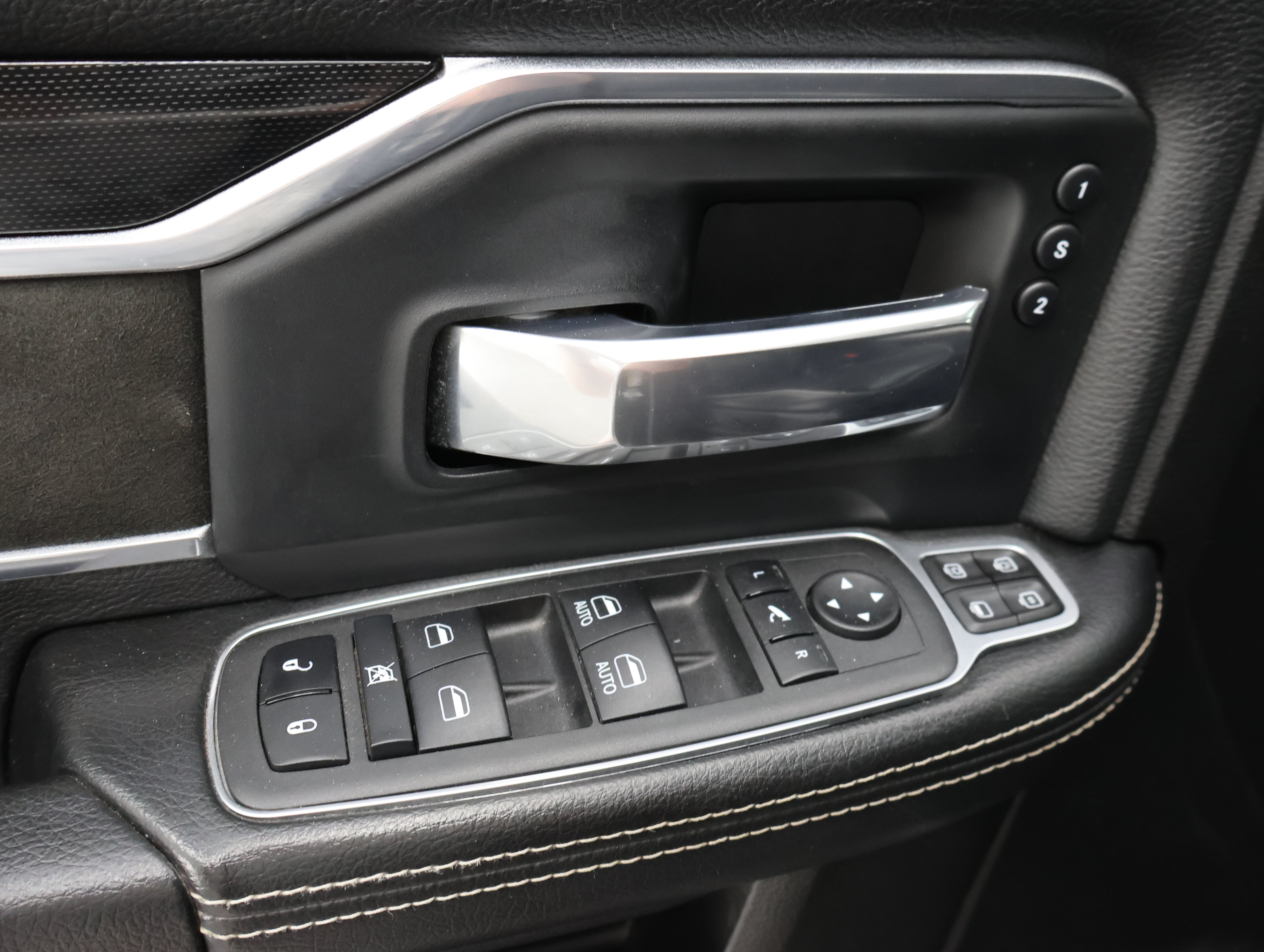 Used 2023 RAM 2500 Laramie AWD/4WD image 47