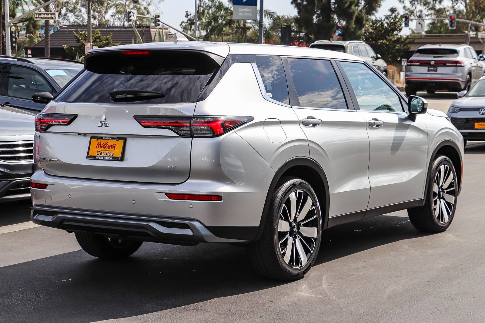 Used 2025 Mitsubishi Outlander SE FWD image 6