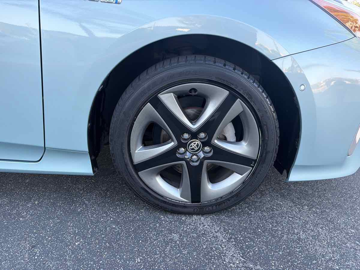 Used 2022 Toyota Prius XLE FWD image 36