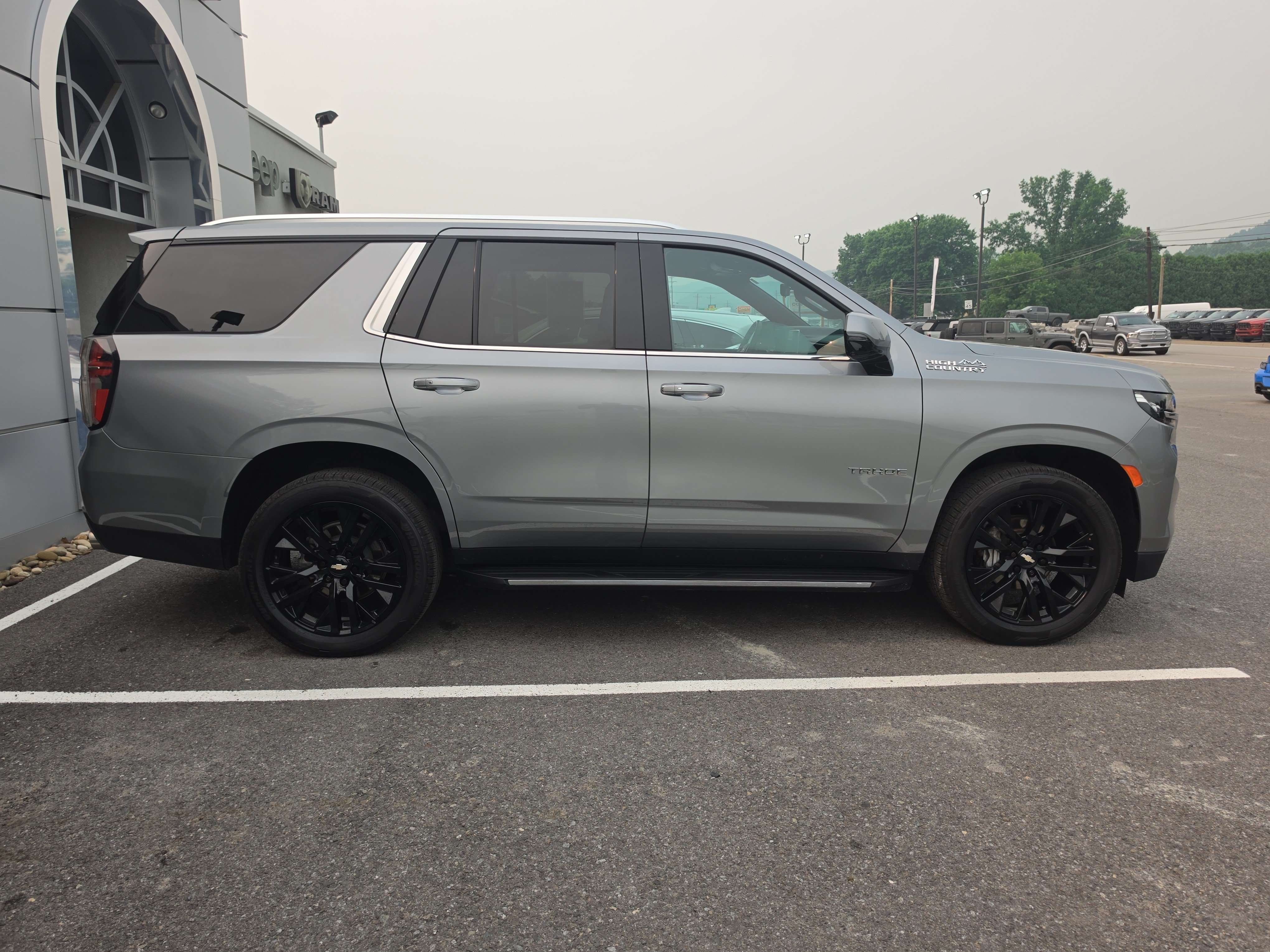Used 2023 Chevrolet Tahoe High Country AWD/4WD image 2