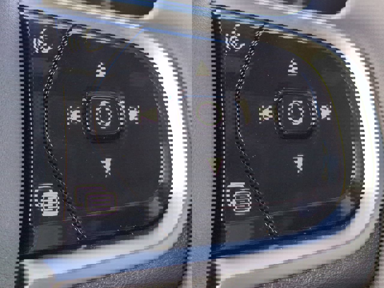 New 2026 Volvo XC90 B6 Plus w/ Protection Package Premier image 25