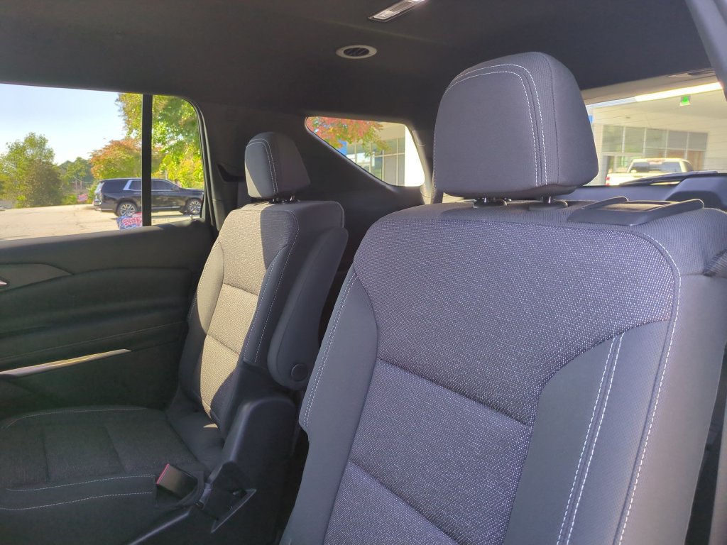 Used 2025 Chevrolet Traverse LT w/ Driver Confidence Package AWD/4WD image 29