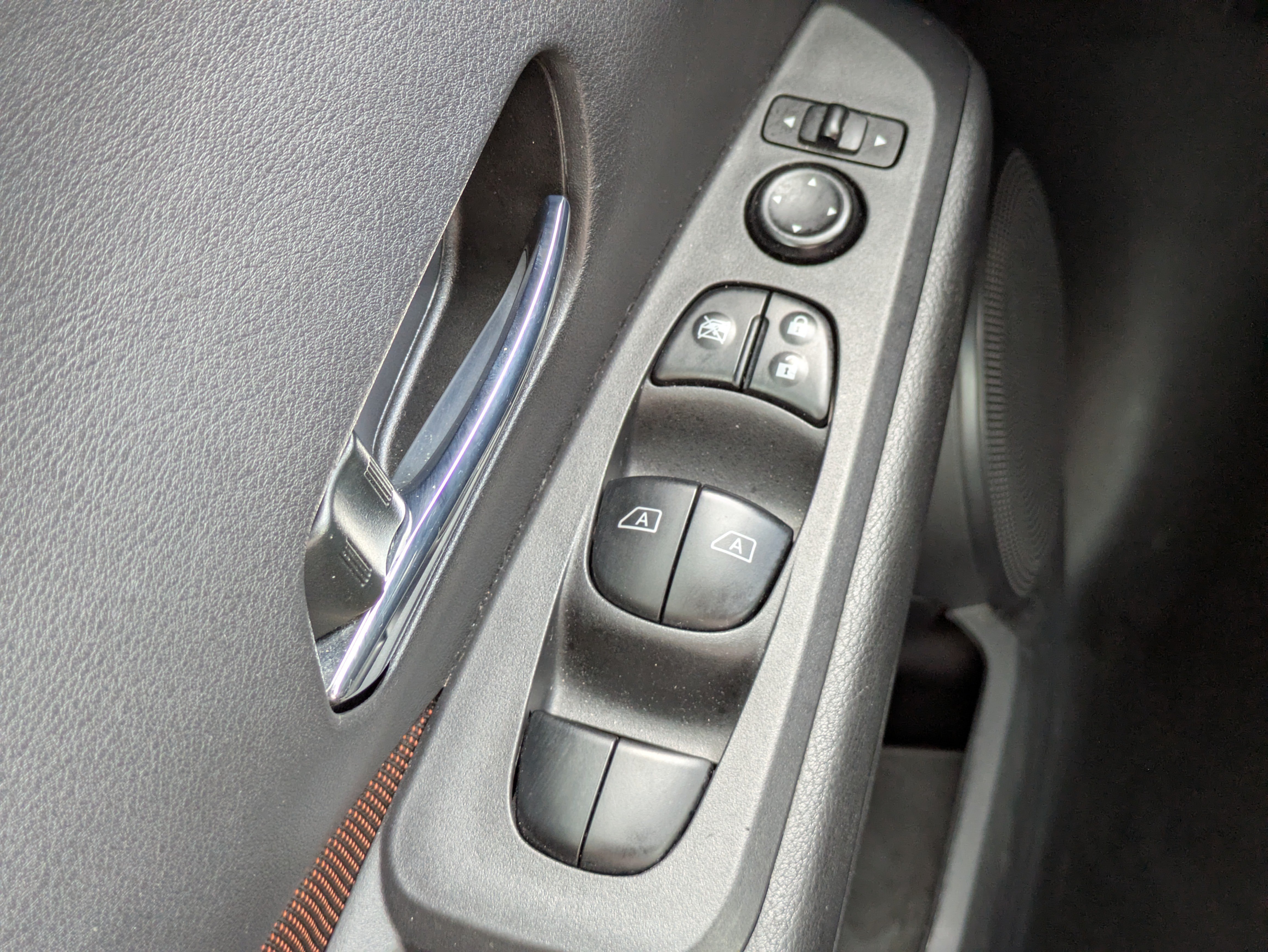 Used 2021 Nissan Kicks SR FWD image 21