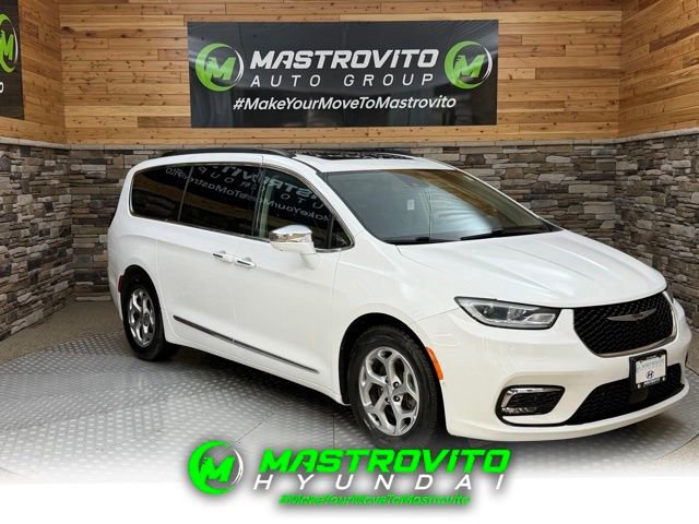 Used 2022 Chrysler Pacifica Limited FWD image 1