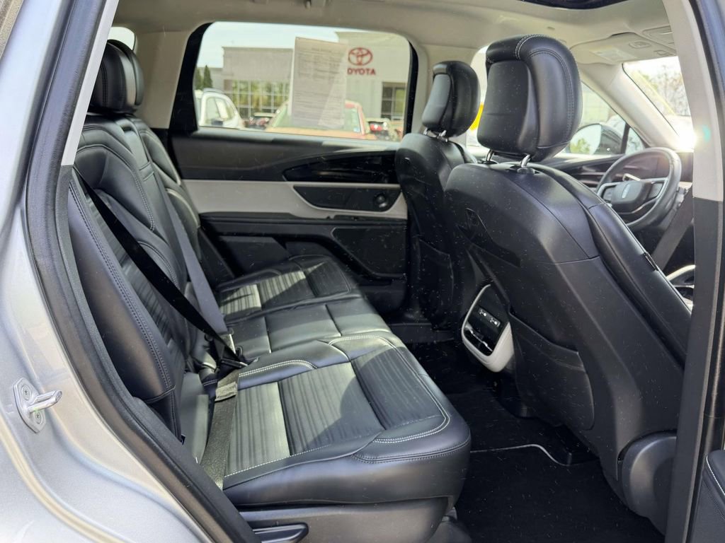 Used 2025 Lincoln Nautilus Reserve image 13
