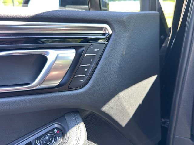 Used 2020 Porsche Macan AWD/4WD image 31